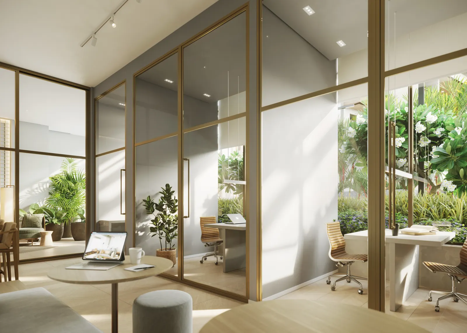 Coworking envidraçado com mesas, plantas e sala de reunião